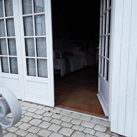 Bed and Breakfast Domaine Les Galards Le Garde Exterior foto