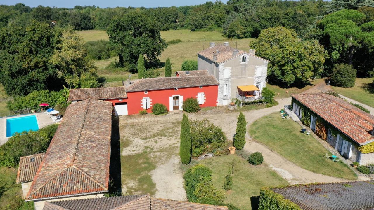Bed and Breakfast Domaine Les Galards Le Garde Exterior foto