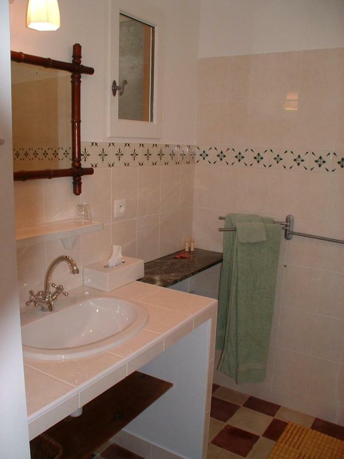 Bed and Breakfast Domaine Les Galards Le Garde Exterior foto